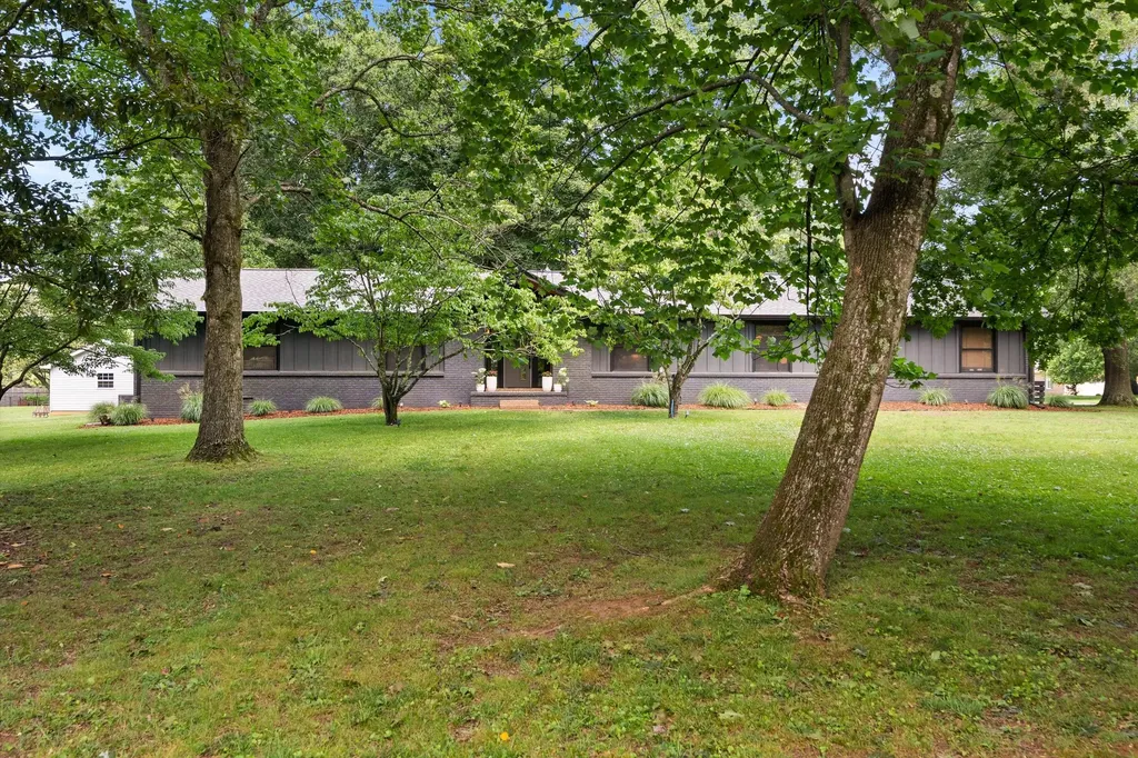 1014 Lochland Drive Gallatin TN 37066