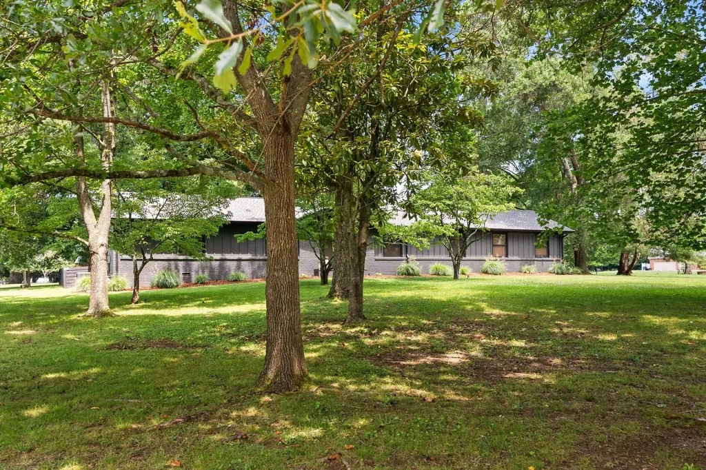 1014 Lochland Drive Gallatin TN 37066