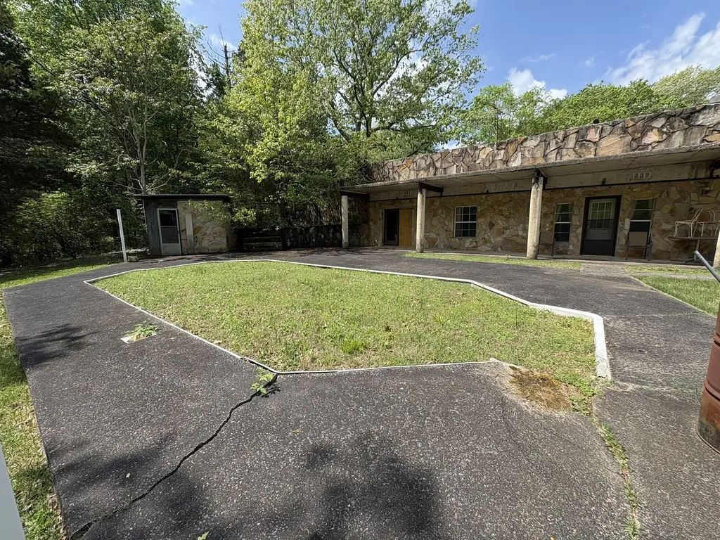 4089 Old Metal Road Palmyra TN 37142