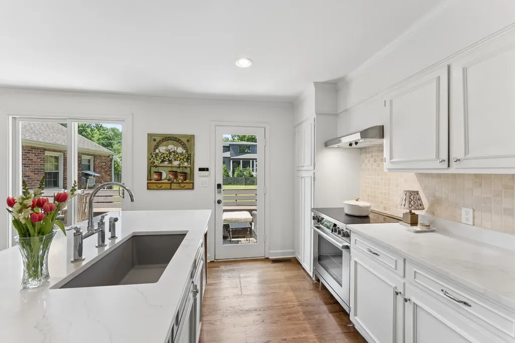 105 Brookfield Avenue Nashville TN 37205