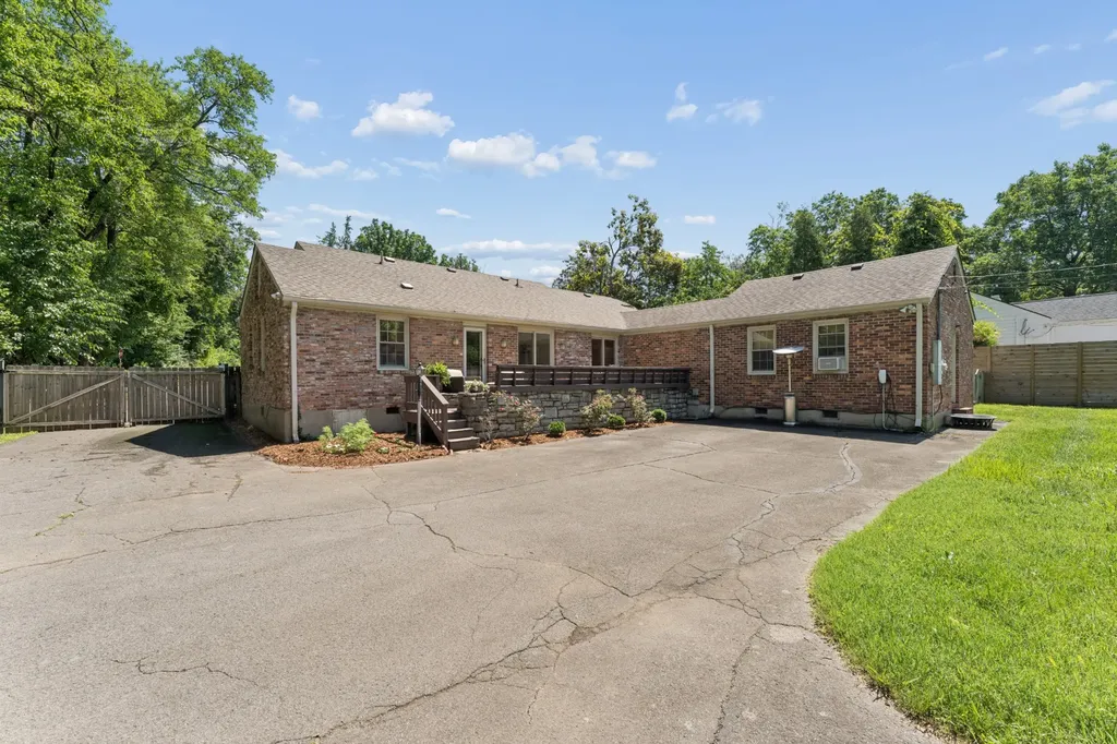 105 Brookfield Avenue Nashville TN 37205