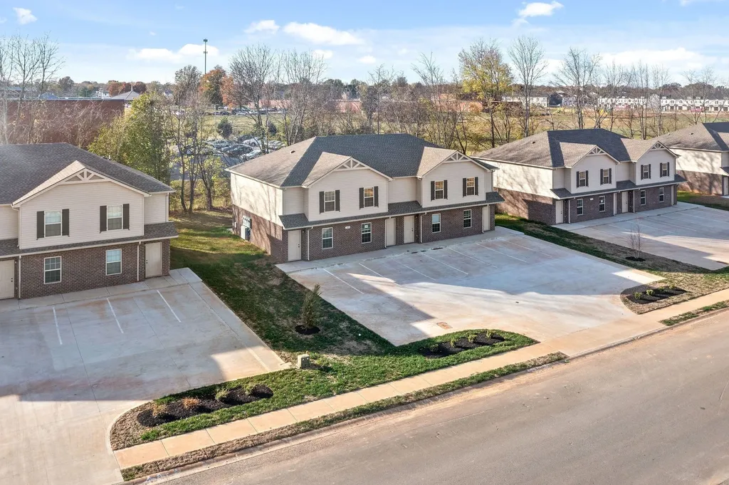 1000 Glenkirk Drive Clarksville TN 37042