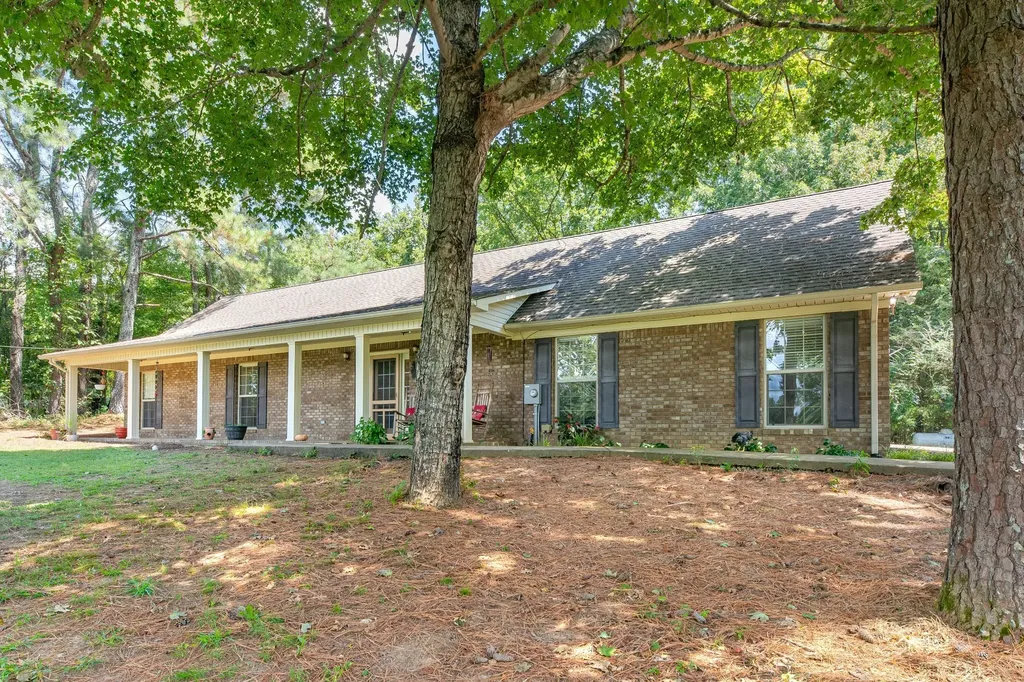 812 Good Hope Road Leoma TN 38468