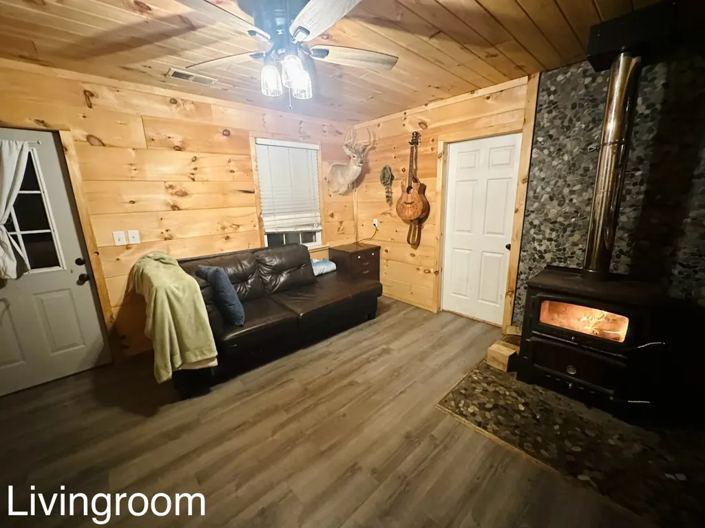 1611 Knob Creek Road Celina TN 38551