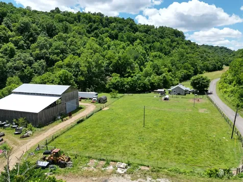 1611 Knob Creek Road Celina TN 38551