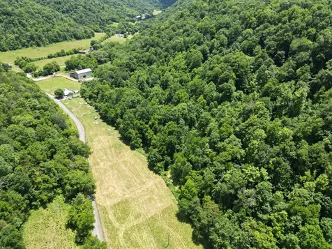 1611 Knob Creek Road Celina TN 38551