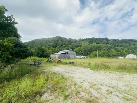 1611 Knob Creek Road Celina TN 38551
