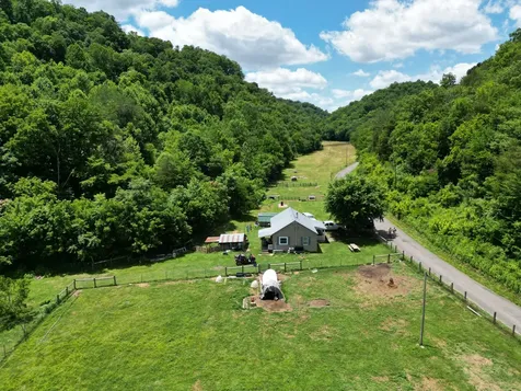1611 Knob Creek Road Celina TN 38551