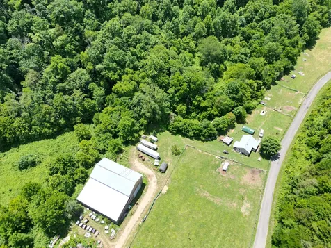 1611 Knob Creek Road Celina TN 38551