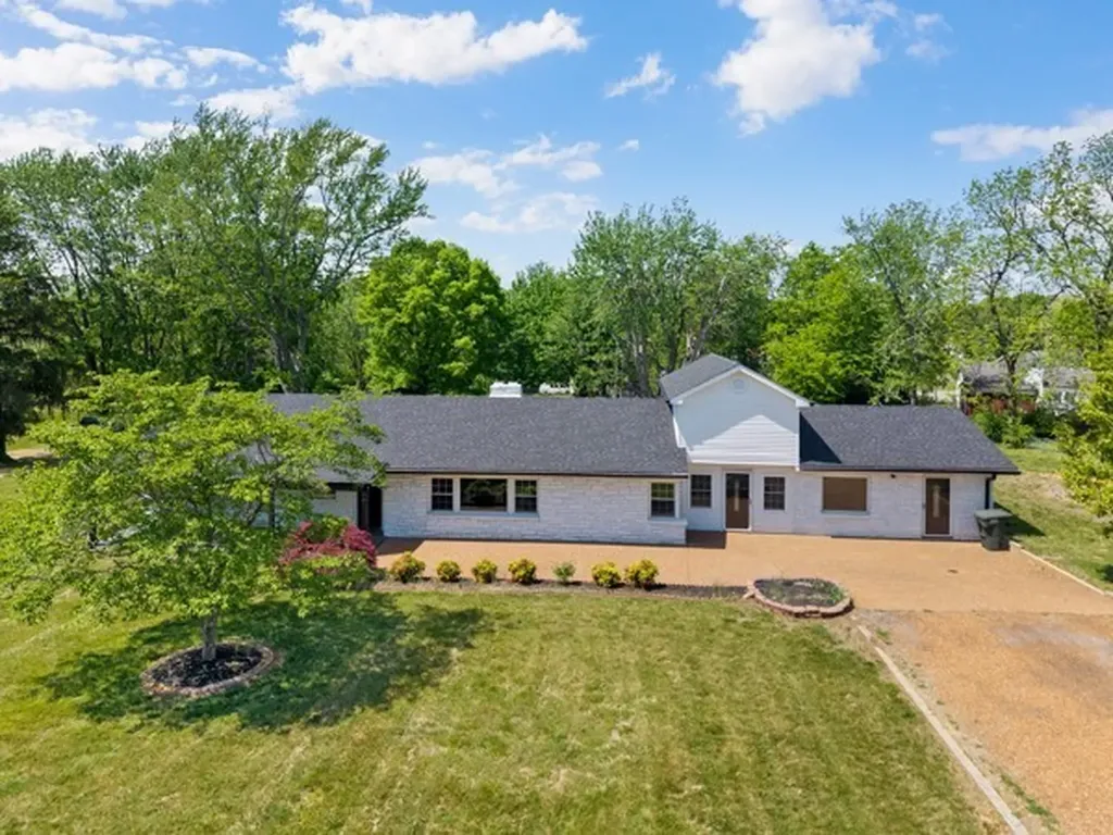 1503 5th Ave, W Springfield TN 37172