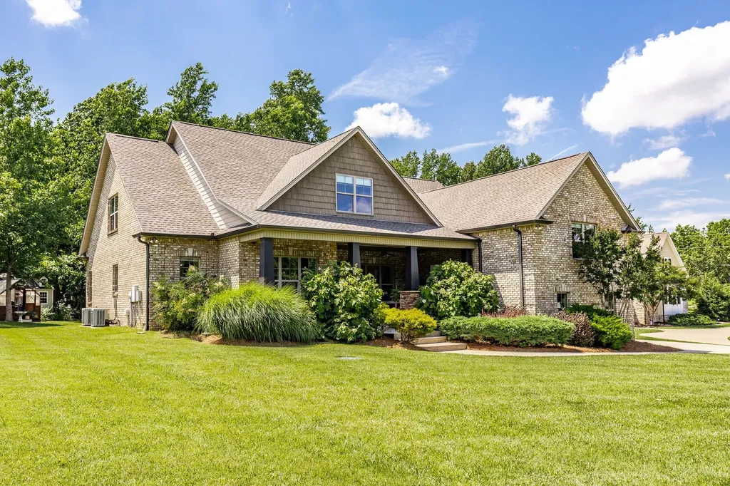 1954 Lake Road Greenbrier TN 37073