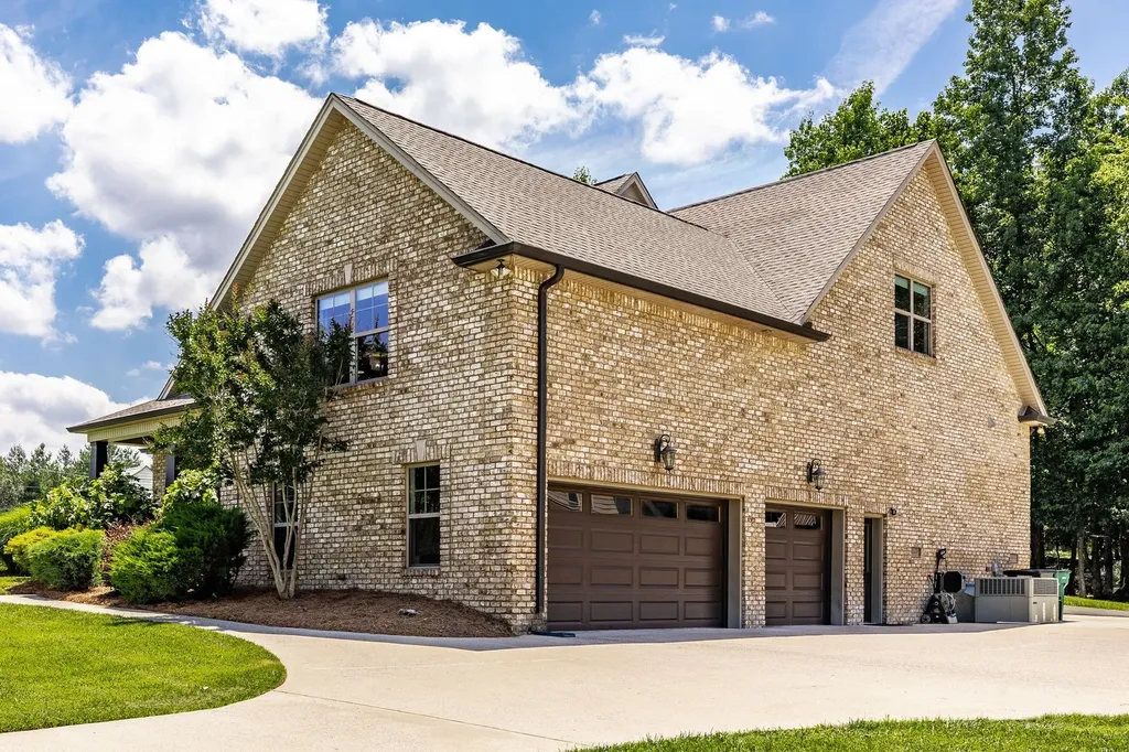1954 Lake Road Greenbrier TN 37073