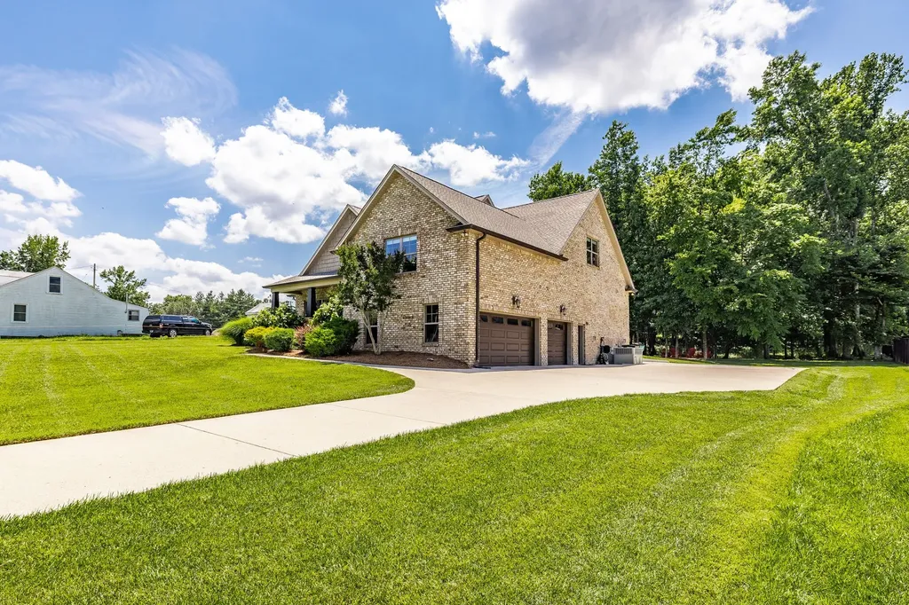 1954 Lake Road Greenbrier TN 37073