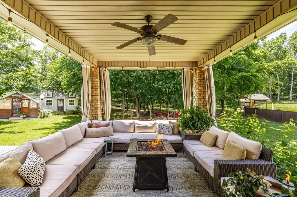 1954 Lake Road Greenbrier TN 37073