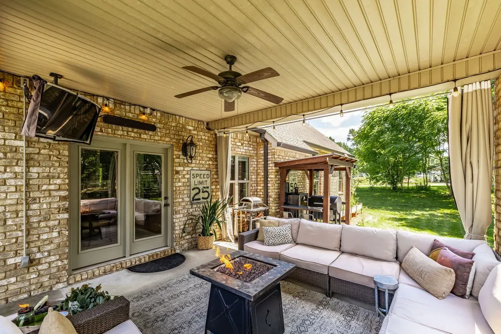 1954 Lake Road Greenbrier TN 37073