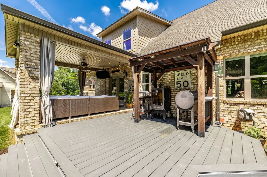 1954 Lake Road Greenbrier TN 37073
