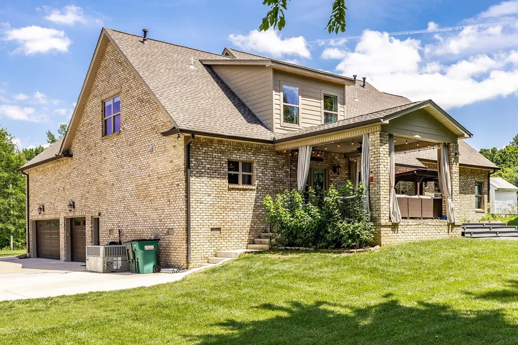 1954 Lake Road Greenbrier TN 37073
