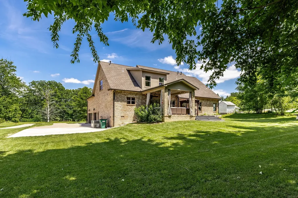 1954 Lake Road Greenbrier TN 37073