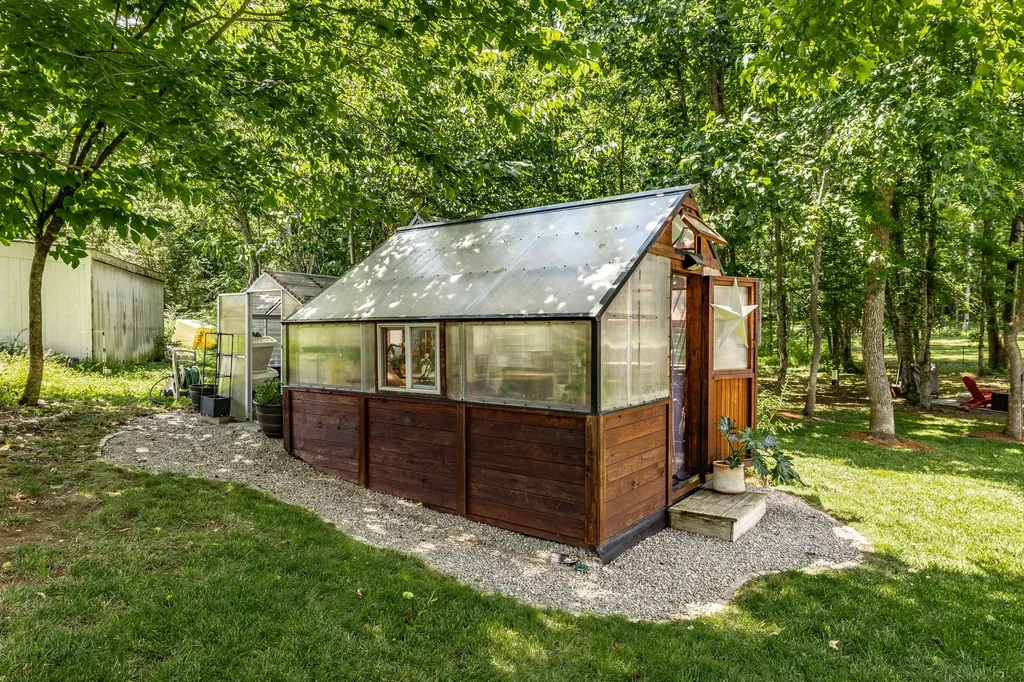 1954 Lake Road Greenbrier TN 37073