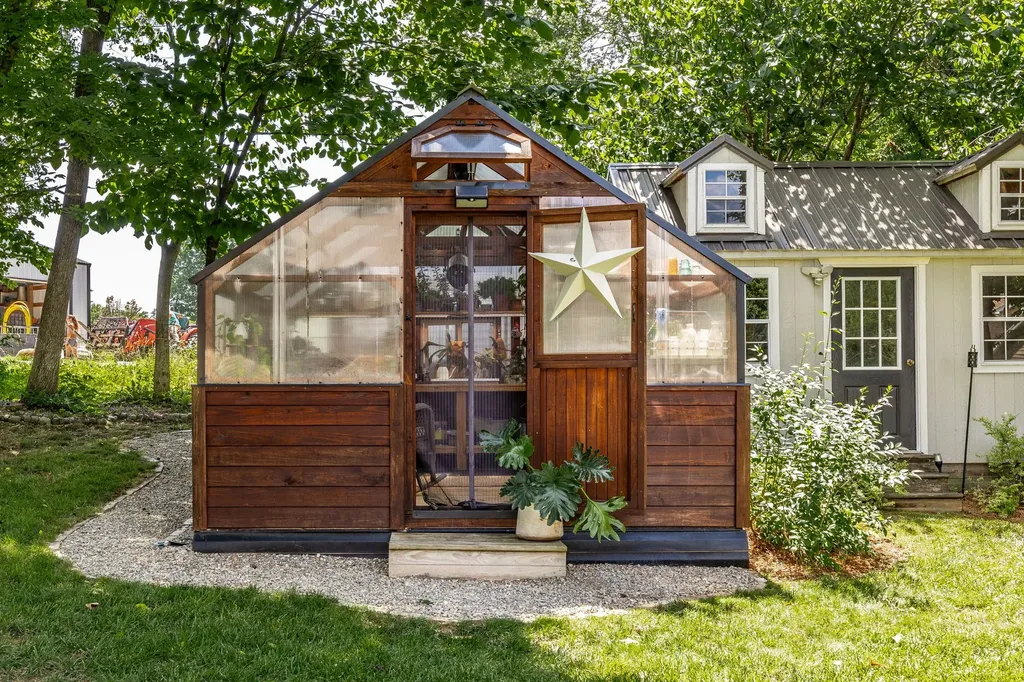 1954 Lake Road Greenbrier TN 37073