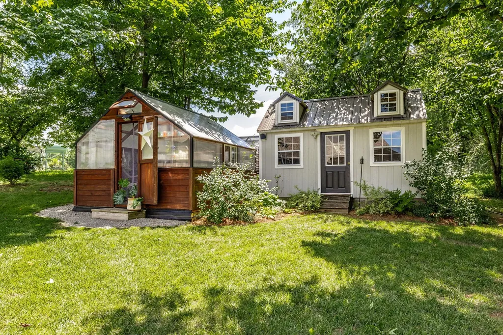 1954 Lake Road Greenbrier TN 37073
