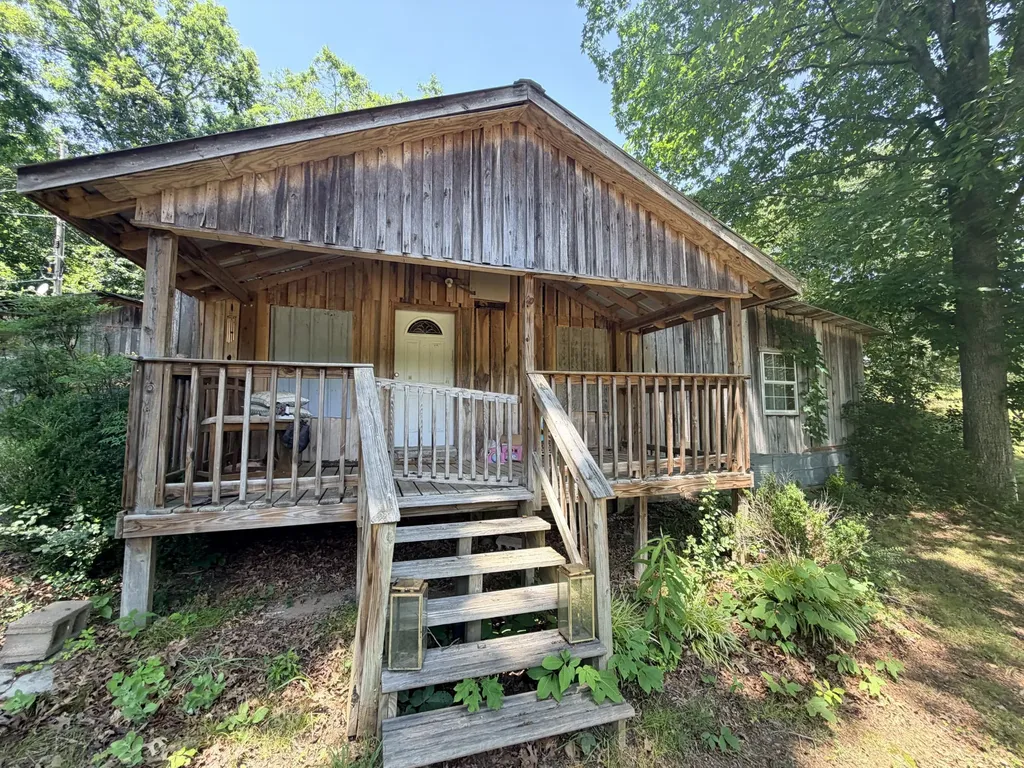 14356 Highway 438, W Linden TN 37096