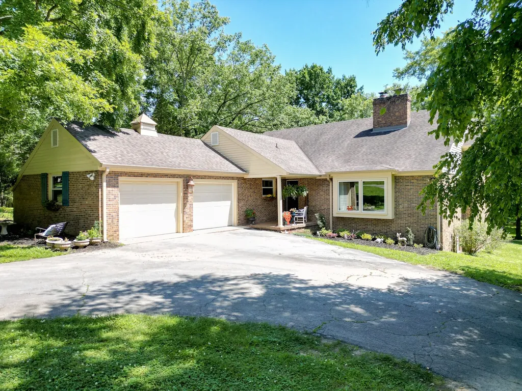 2403 Hidden Lake Circle Columbia TN 38401