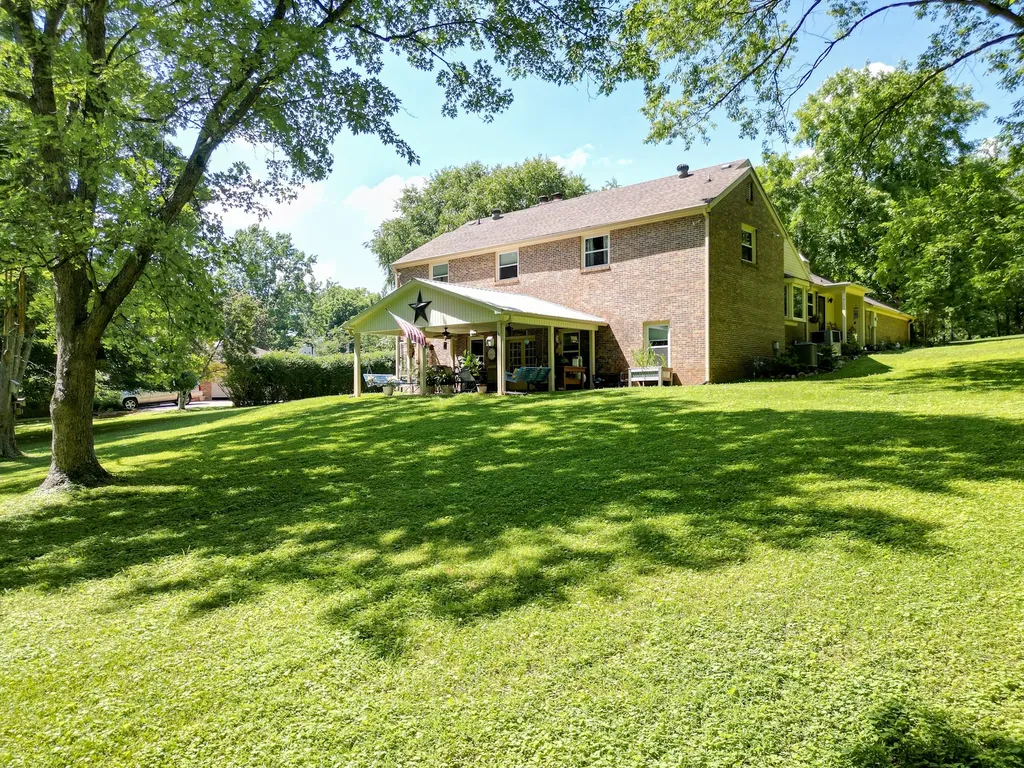 2403 Hidden Lake Circle Columbia TN 38401