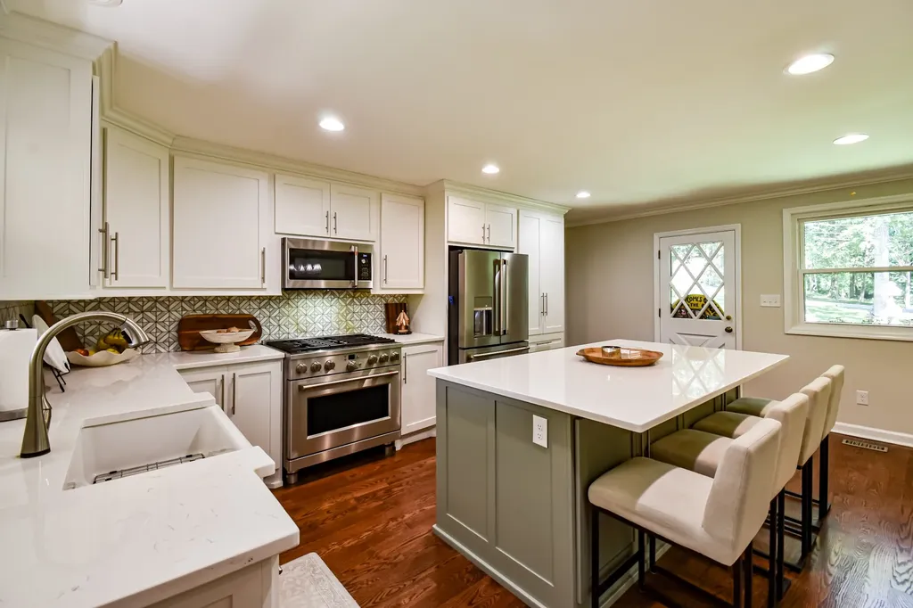 2403 Hidden Lake Circle Columbia TN 38401
