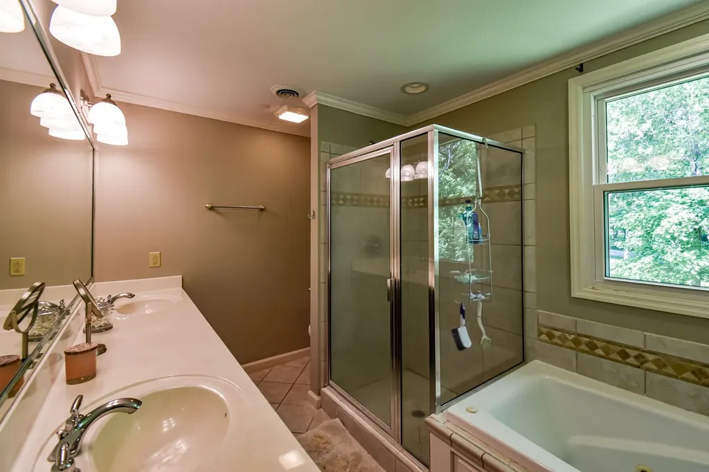 2403 Hidden Lake Circle Columbia TN 38401