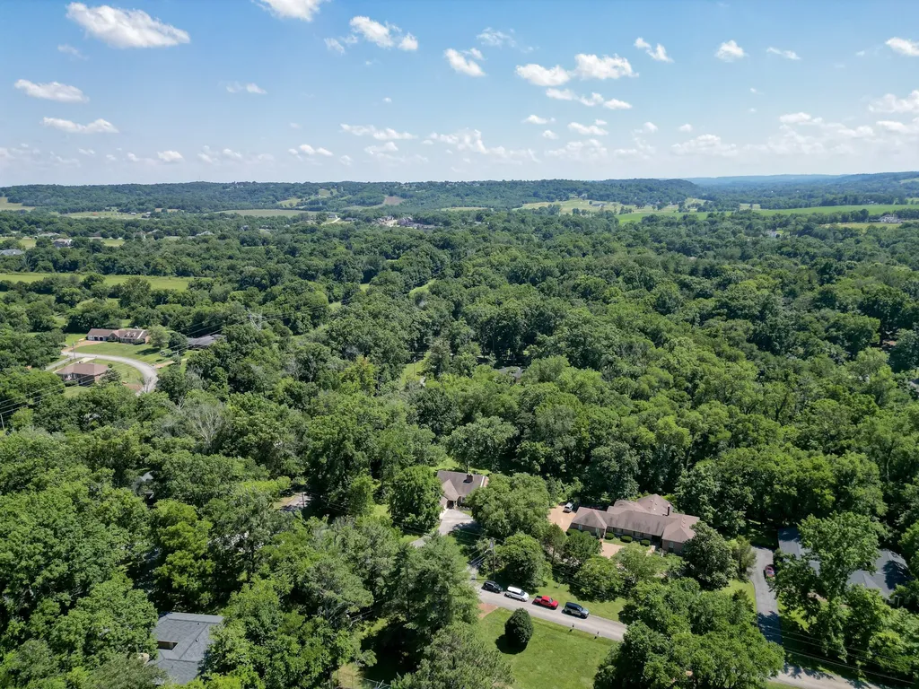 2403 Hidden Lake Circle Columbia TN 38401
