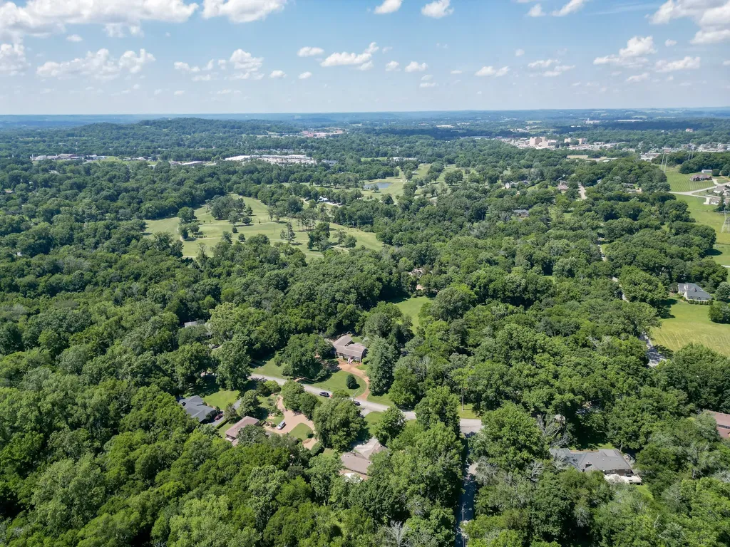 2403 Hidden Lake Circle Columbia TN 38401