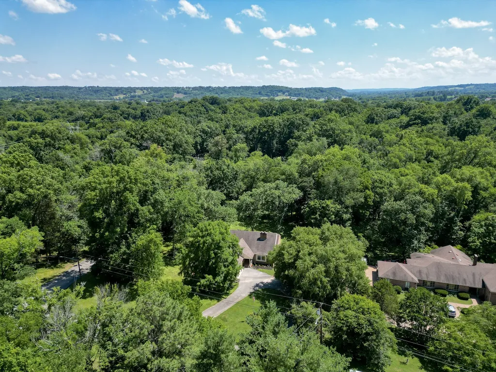2403 Hidden Lake Circle Columbia TN 38401