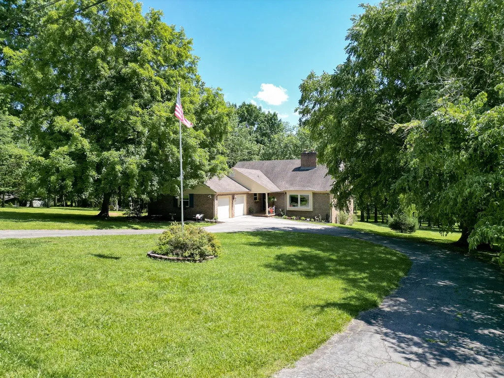 2403 Hidden Lake Circle Columbia TN 38401