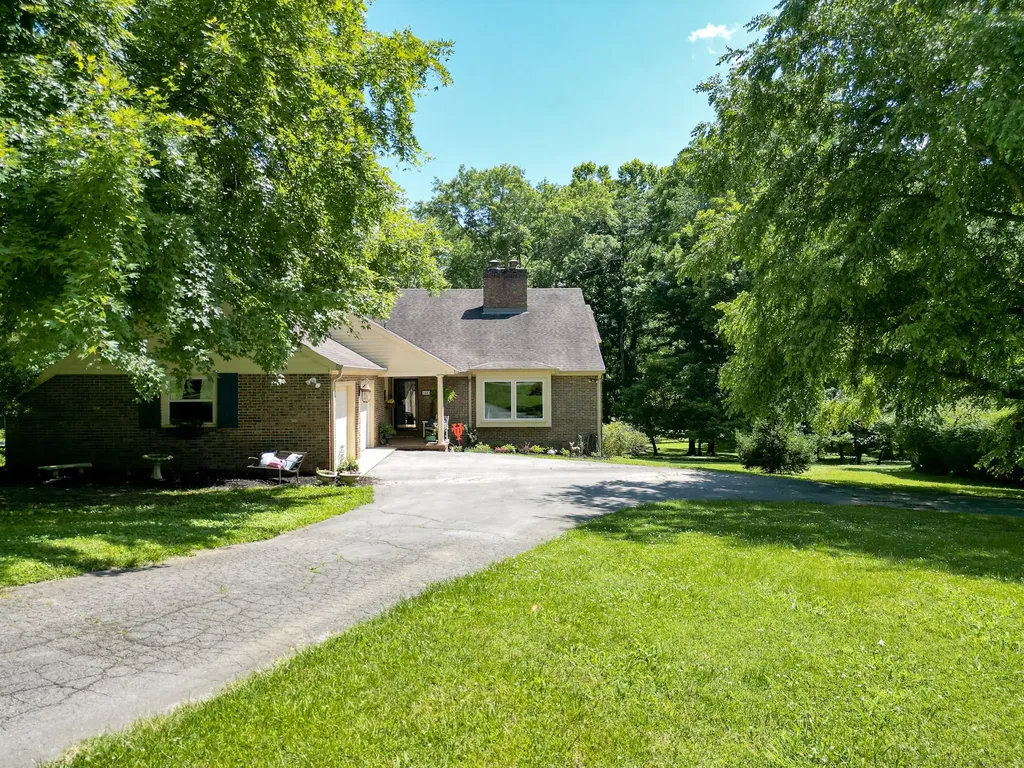 2403 Hidden Lake Circle Columbia TN 38401