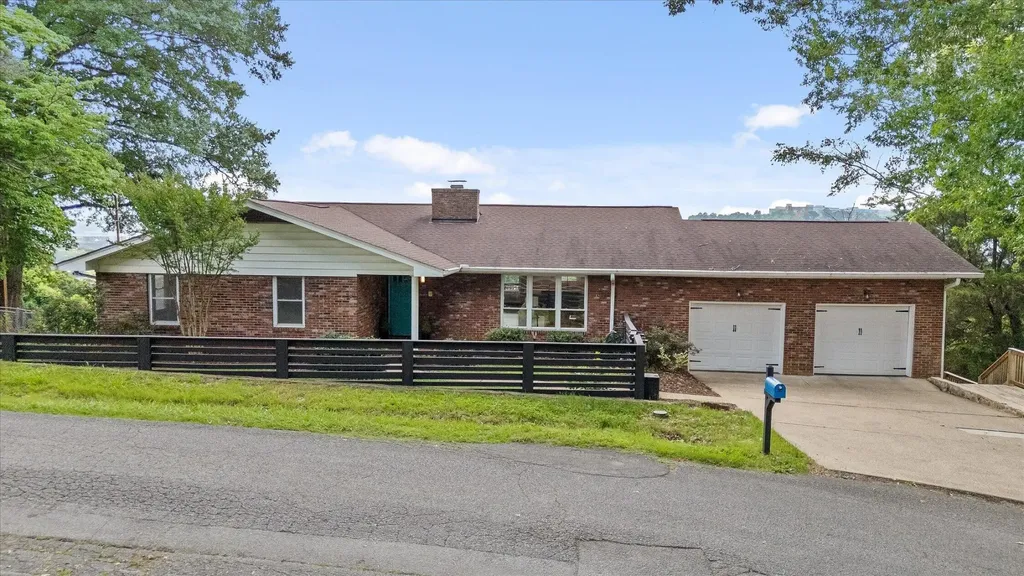 302 Walsh Road Chattanooga TN 37405