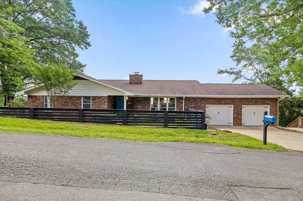 302 Walsh Road Chattanooga TN 37405