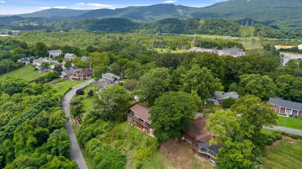 302 Walsh Road Chattanooga TN 37405