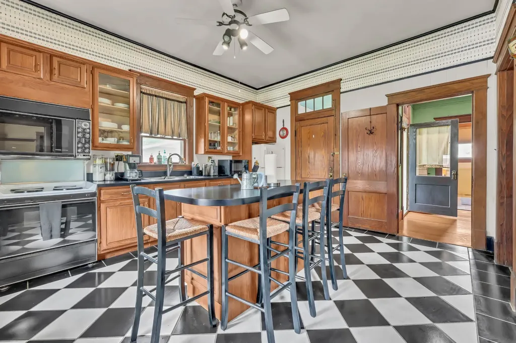 407 E Nashville Street Pembroke KY 42266