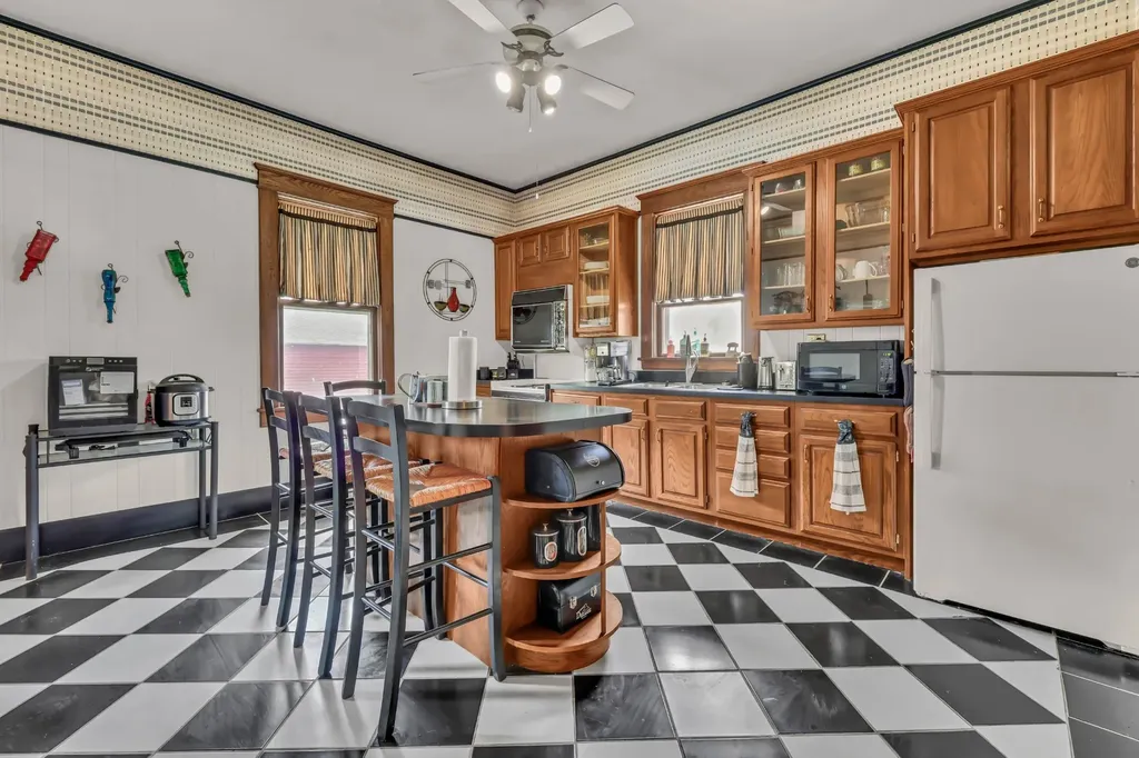407 E Nashville Street Pembroke KY 42266