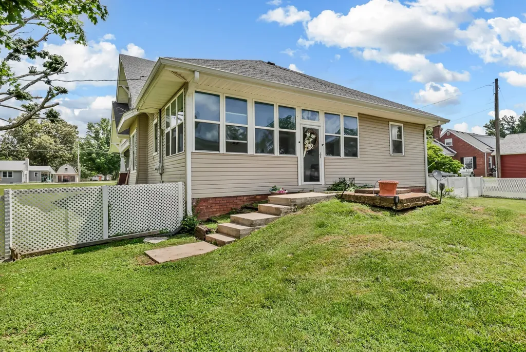 407 E Nashville Street Pembroke KY 42266