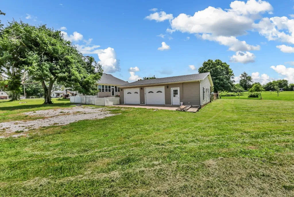 407 E Nashville Street Pembroke KY 42266