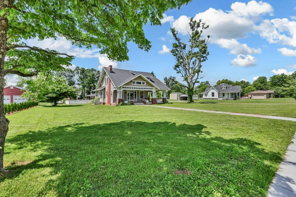 407 E Nashville Street Pembroke KY 42266