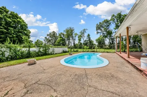 407 E Nashville Street Pembroke KY 42266
