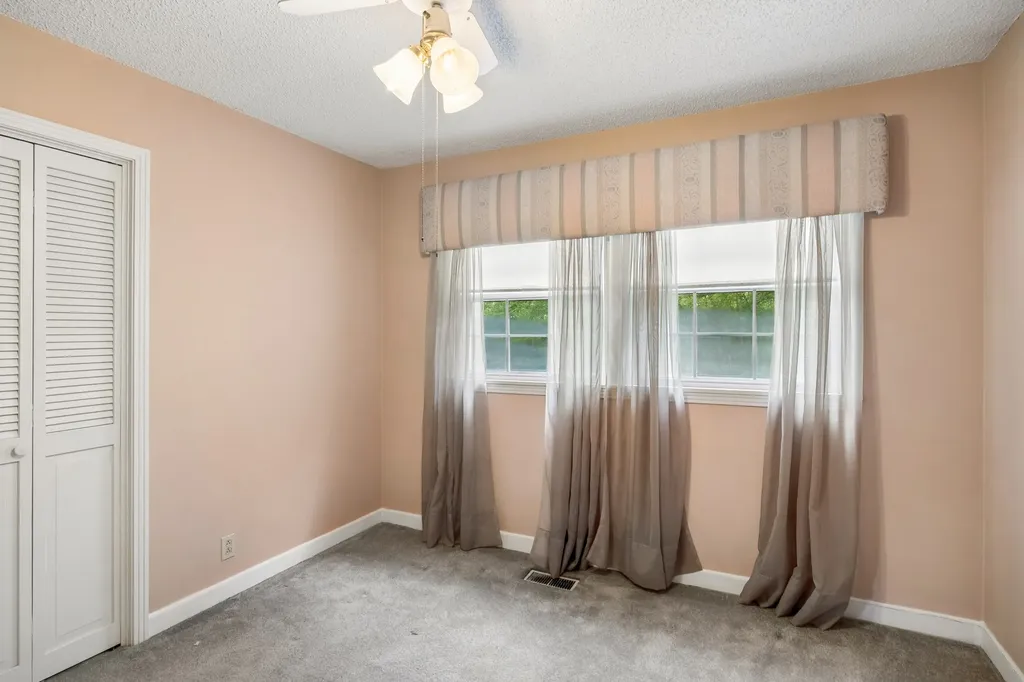 902 W Cynthia Trail Goodlettsville TN 37072