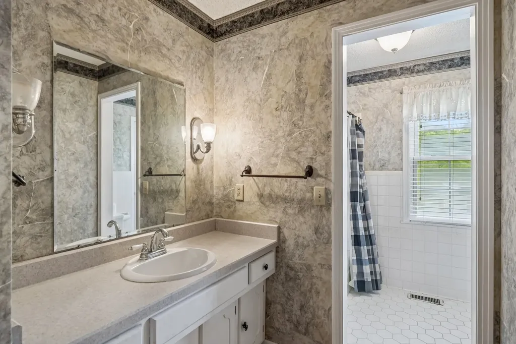902 W Cynthia Trail Goodlettsville TN 37072