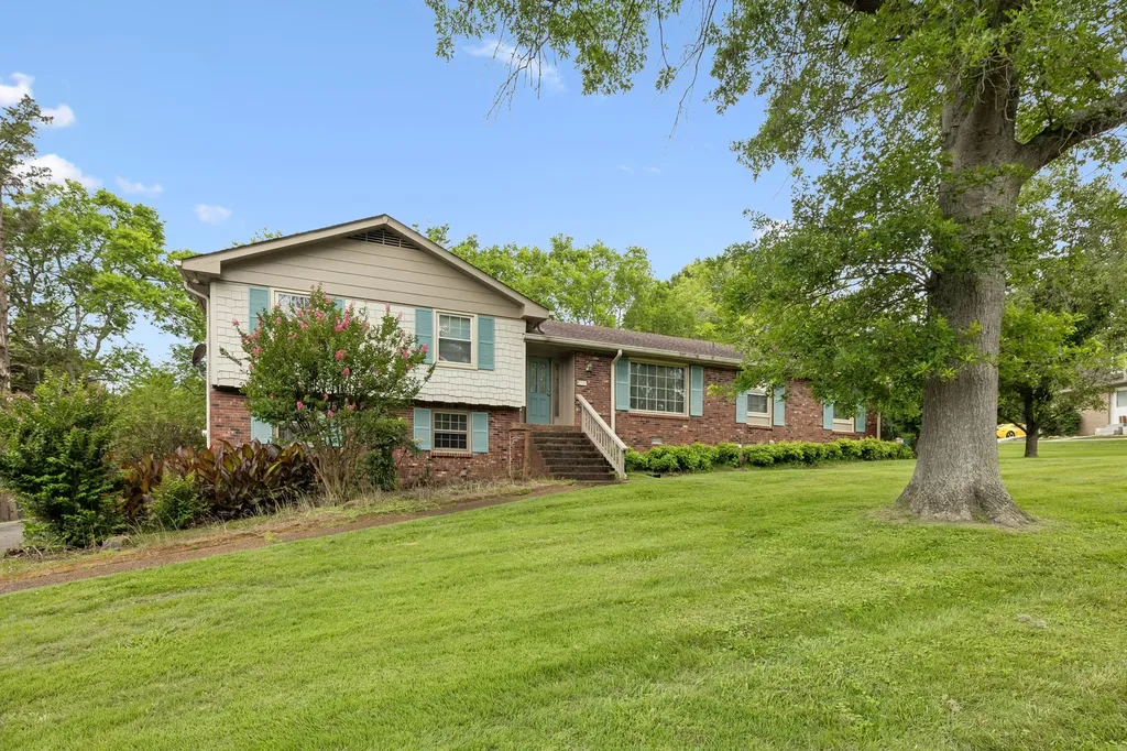 902 W Cynthia Trail Goodlettsville TN 37072