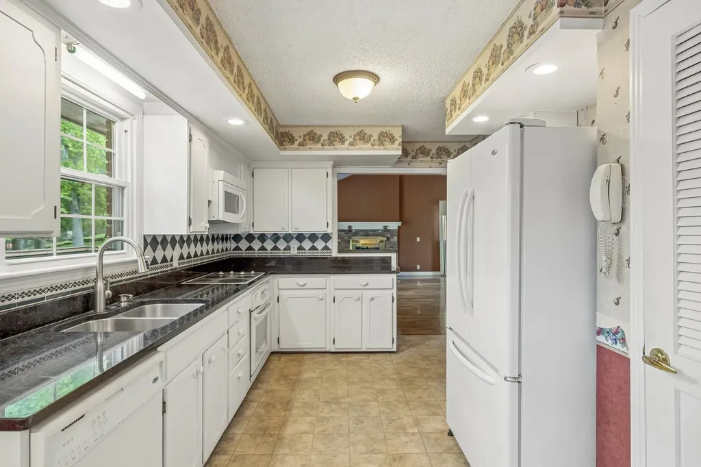 902 W Cynthia Trail Goodlettsville TN 37072