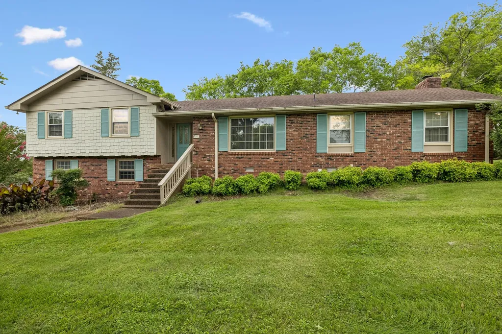 902 W Cynthia Trail Goodlettsville TN 37072