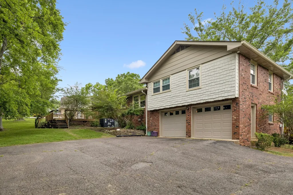 902 W Cynthia Trail Goodlettsville TN 37072